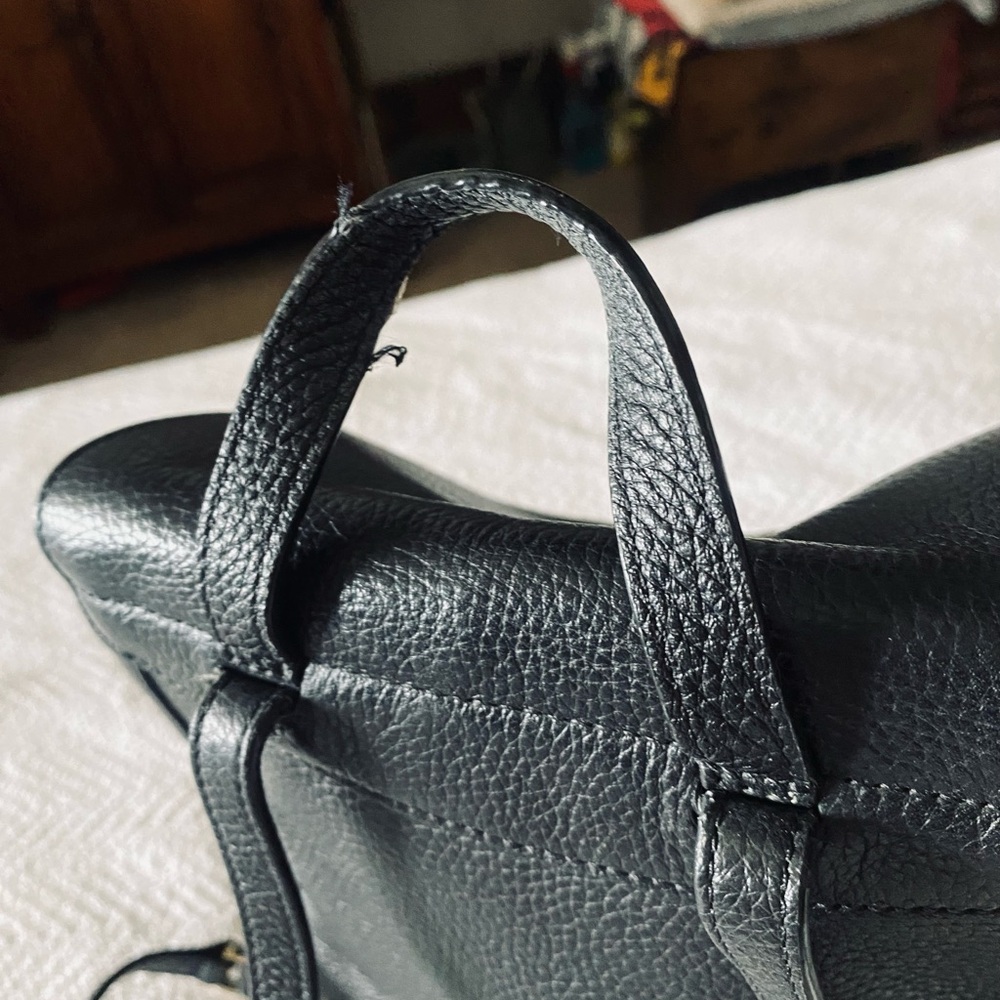 ♠️ Black Pebbled Leather Kate Spade Backpack with Gold Logo - Picture 12 of 13